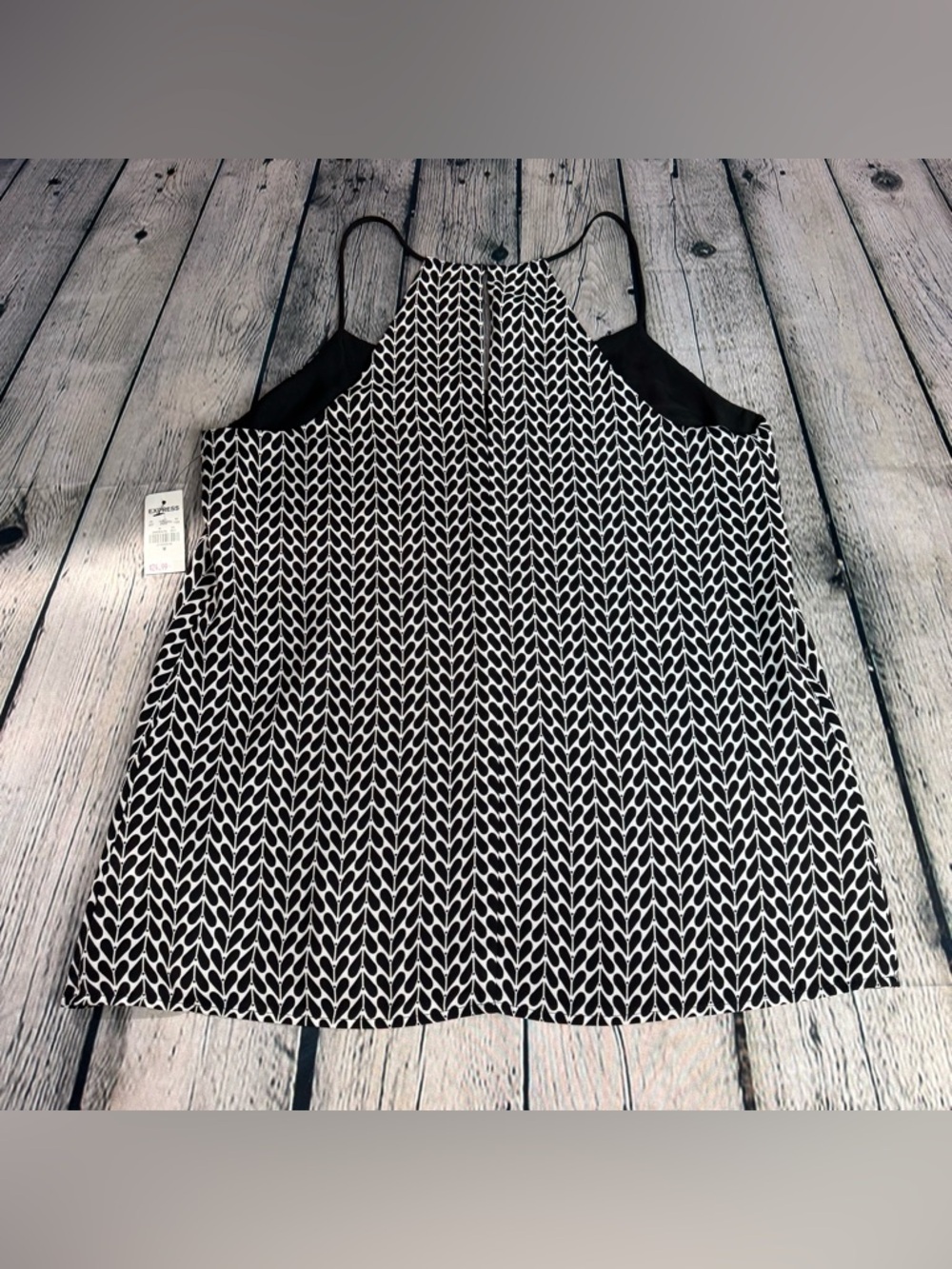 Express NWT Barcelona Reversible Cami Geometric Black White V-Neck Tank Medium - Picture 3 of 8